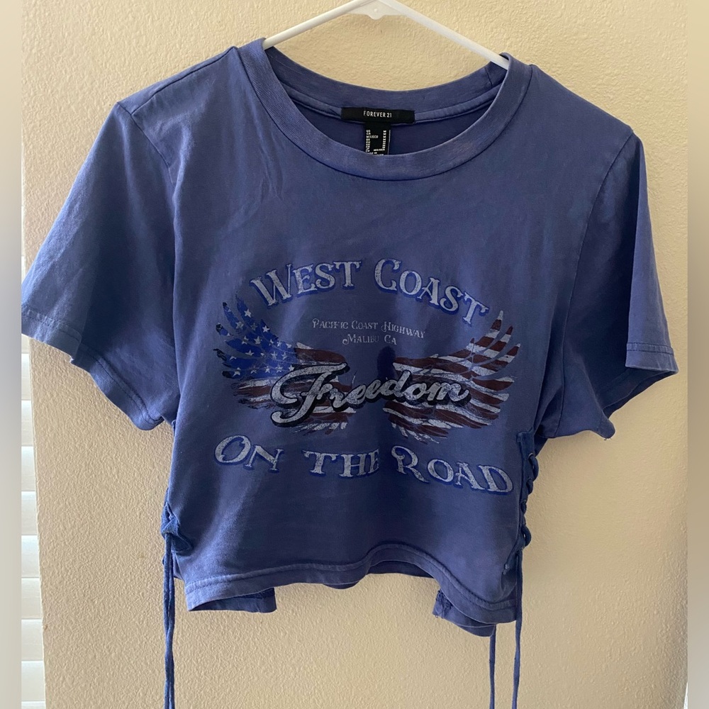 Blue vintage-style crop top
